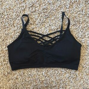 Zenana Outfitters black strappy sports bra